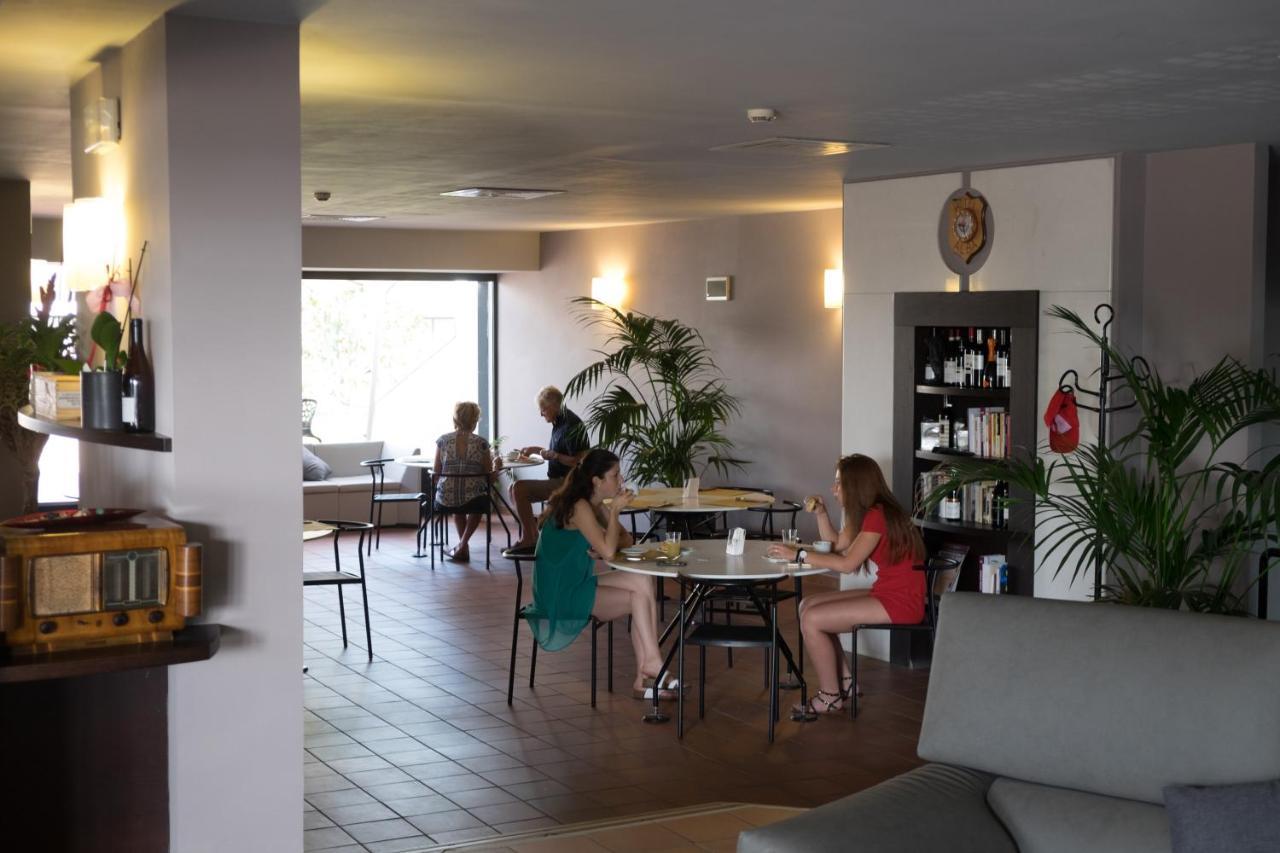 Alba Hotel Luaran gambar